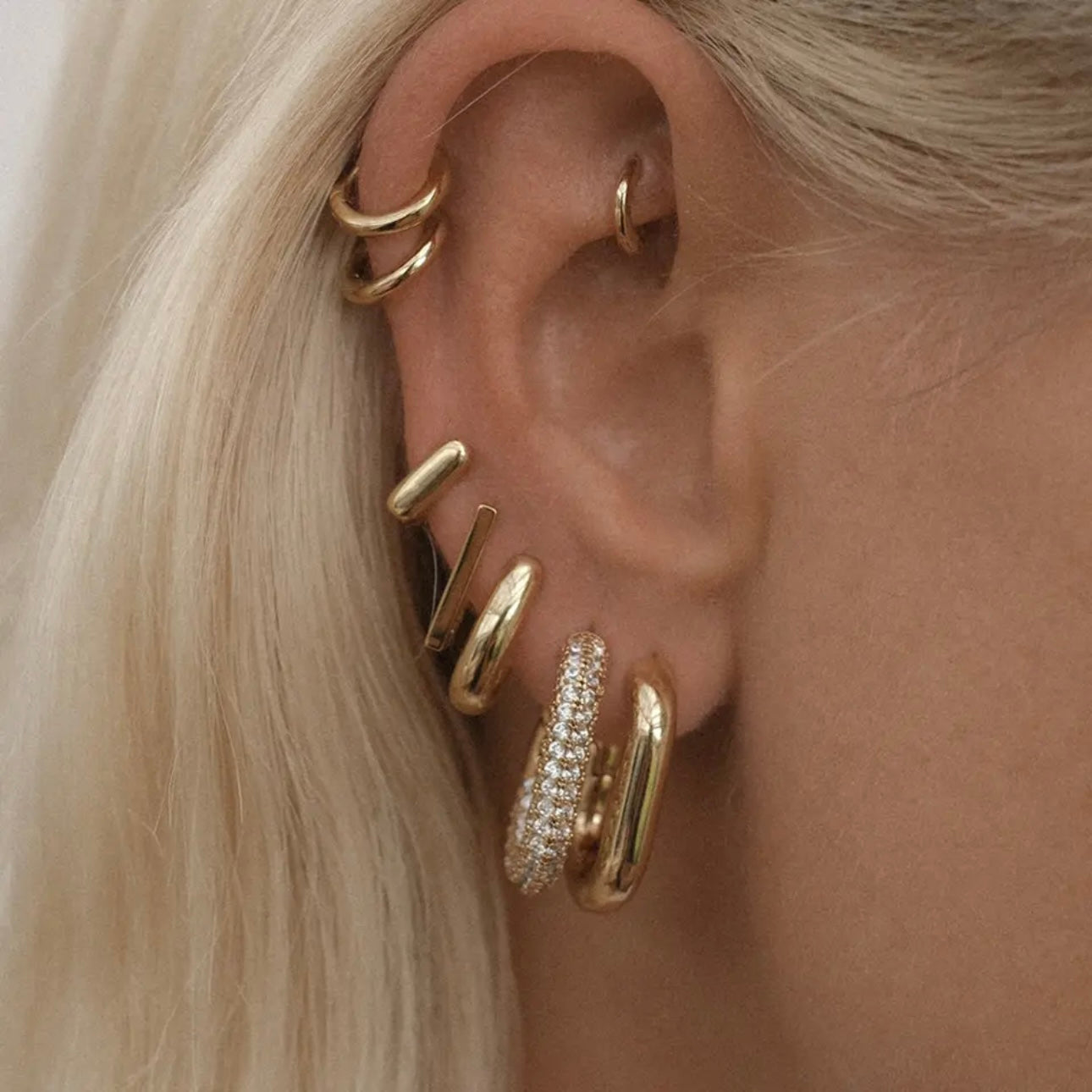 Ari zircona hoops